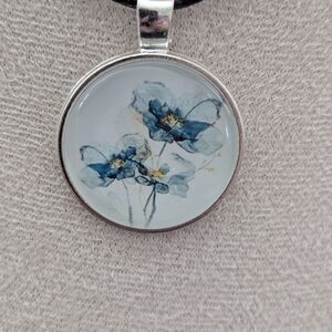 Elegant Blue Floral Pendant Necklace